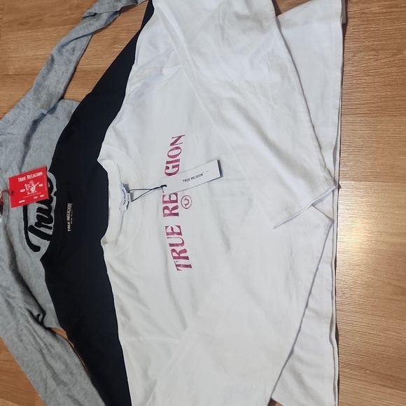 True Religion Long sleeve Crop bundle - Picture 2 of 4